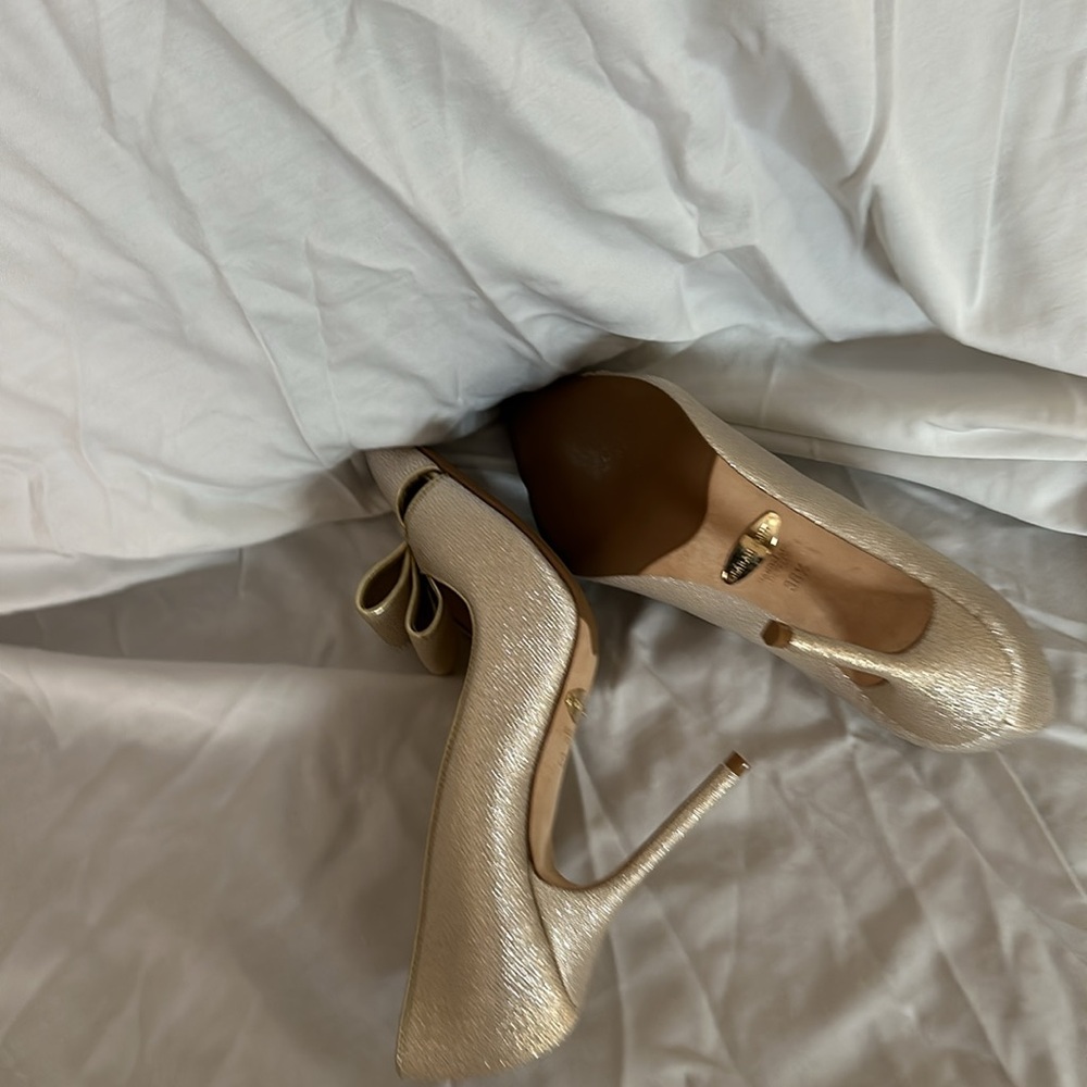 Shoes - Picture 7 of 8
